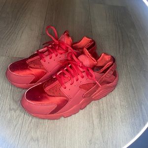 Nike huarache red